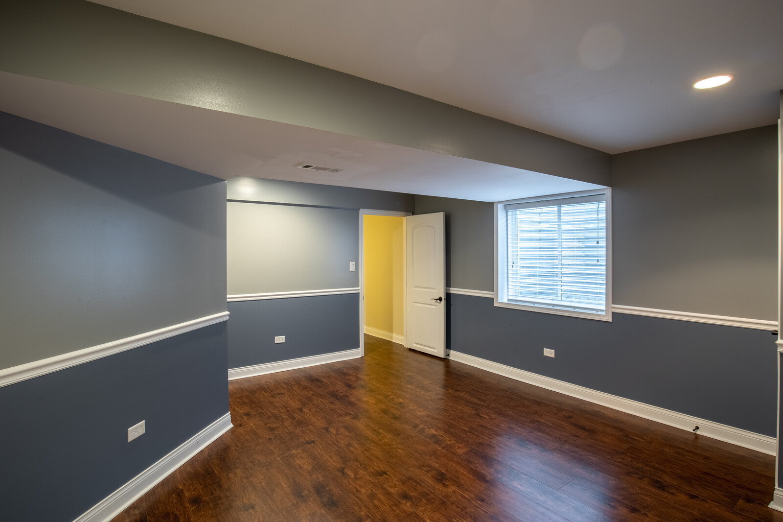 2101 Silverleaf Court Addison, IL 60101 - Photo 27 of 41 an empty room and window