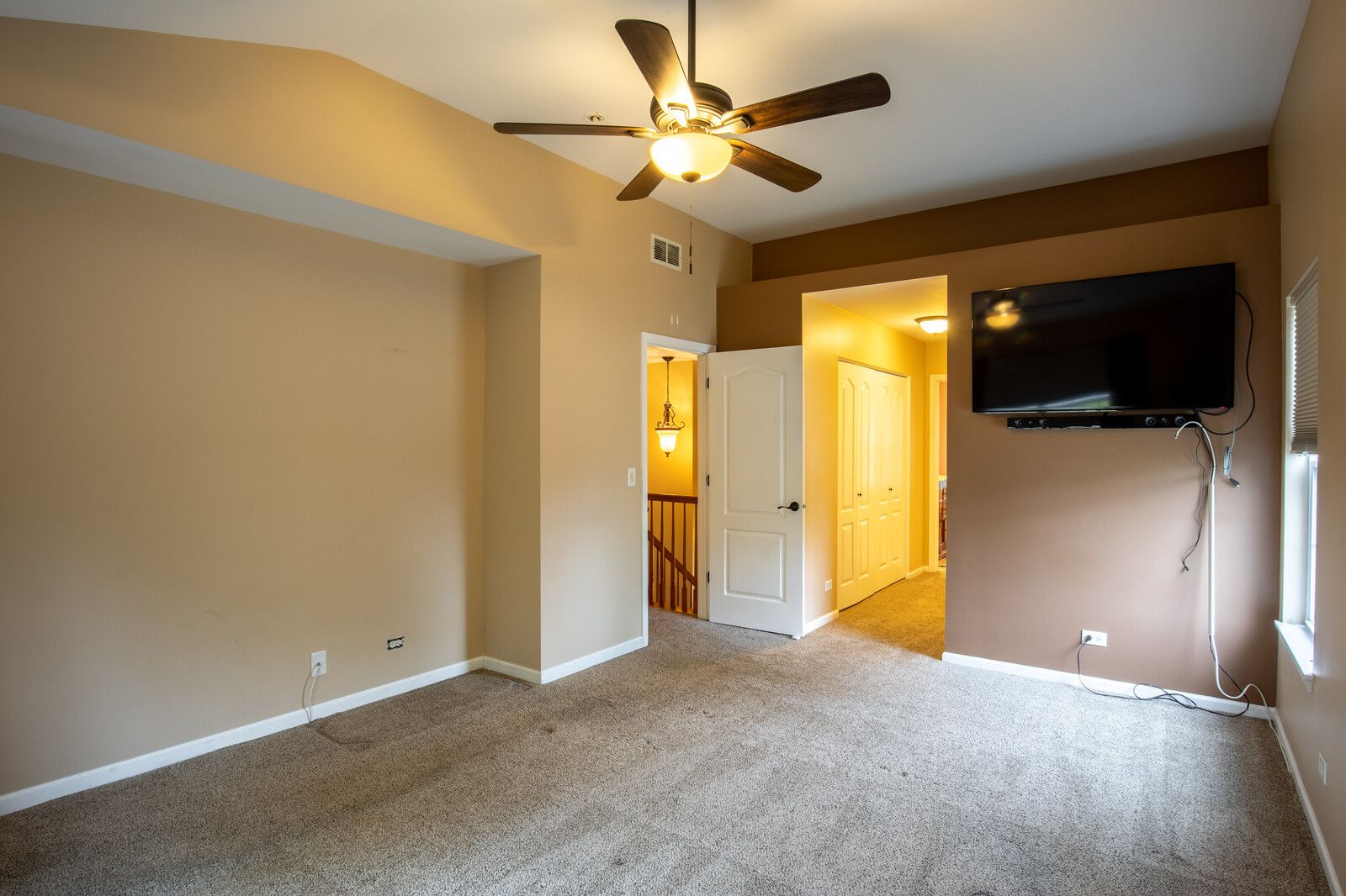 2101 Silverleaf Court Addison, IL 60101 - Photo 29 of 41 a view of a livingroom with a flat screen tv