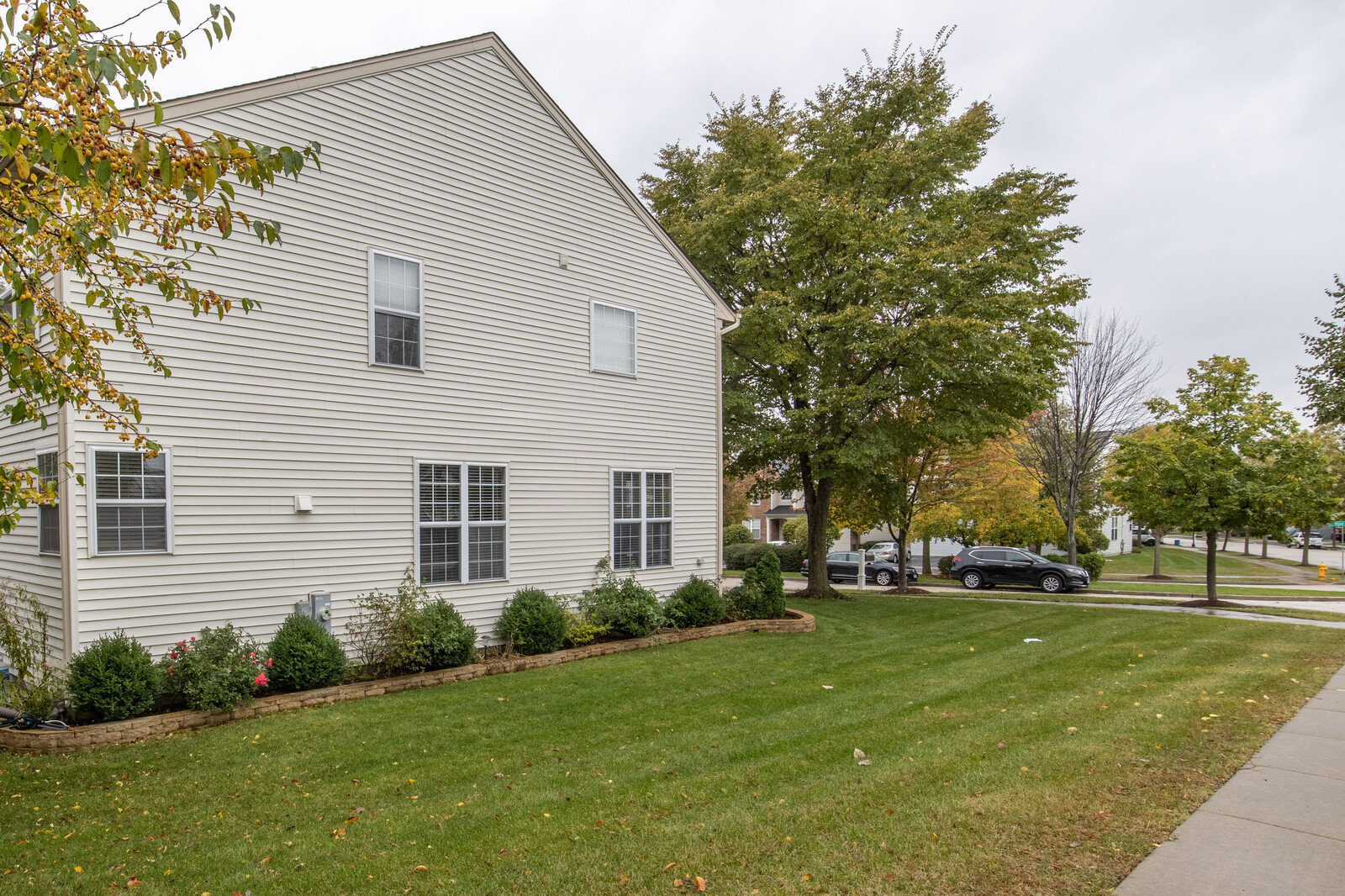 2101 Silverleaf Court Addison, IL 60101 - Photo 4 of 41 a view of a house with a yard