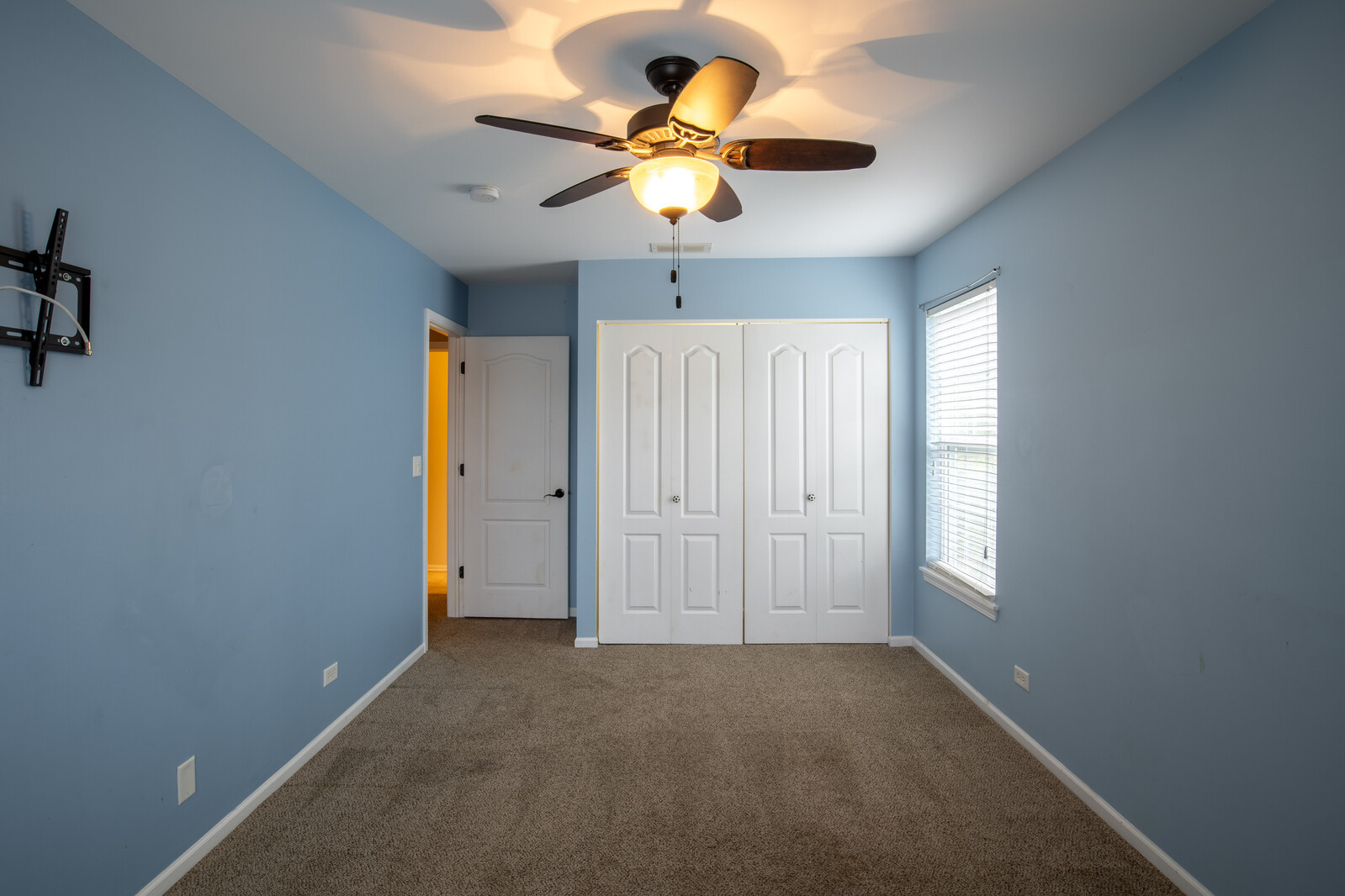 2101 Silverleaf Court Addison, IL 60101 - Photo 39 of 41 a view of an empty room with a window