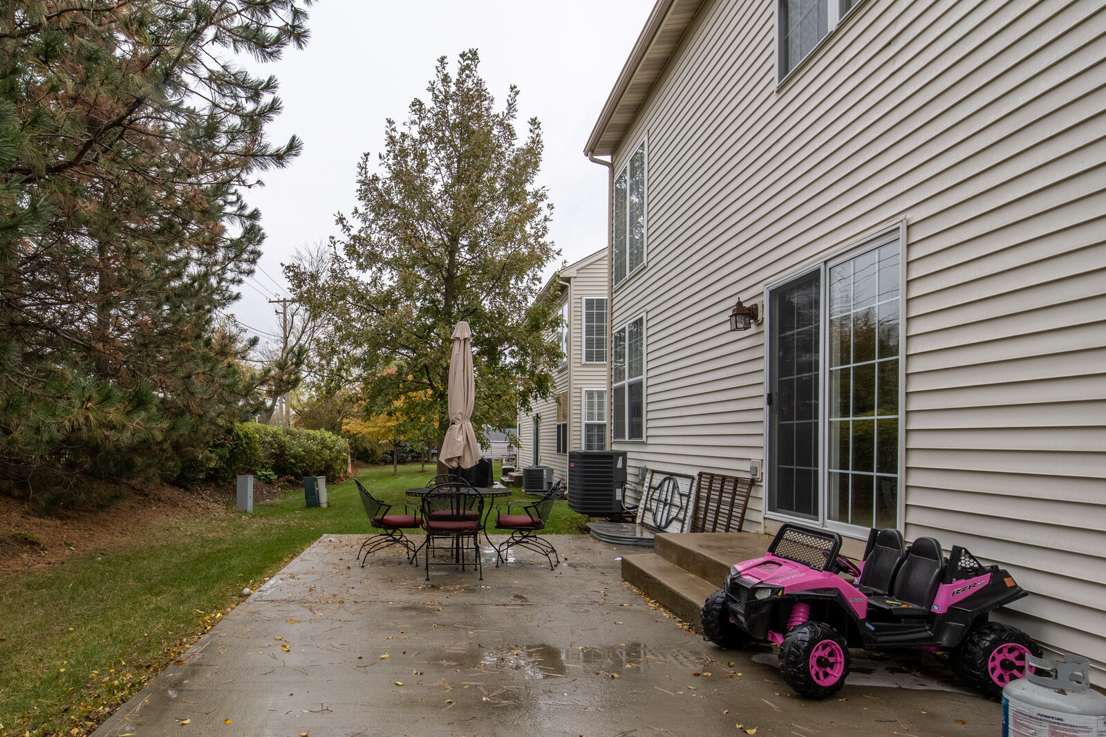 2101 Silverleaf Court Addison, IL 60101 - Photo 5 of 41 a view of a car in front of house