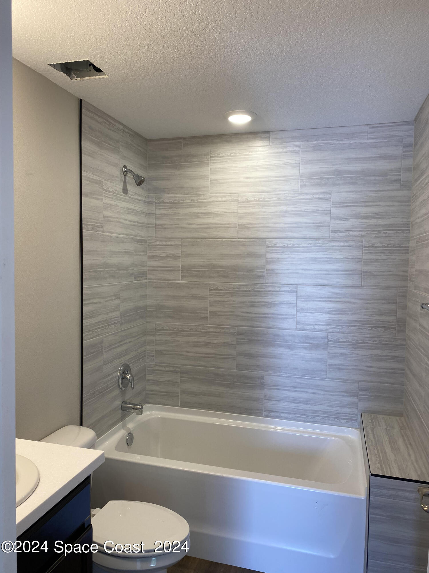 213 Saybrook Road Southwest Palm Bay, FL 32908 - Photo 4 of 4 Willow Guest Bath 8.21.2024