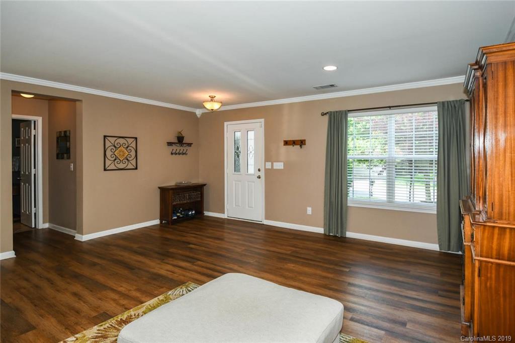 9224 Seamill Road Charlotte, NC 28278 - Photo 5 of 33 Gallery Image 5