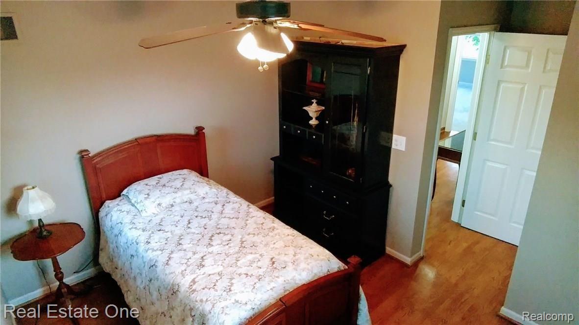 3249 Wakefield Road Berkley, MI 48072 - Photo 30 of 44 4th bedroom
