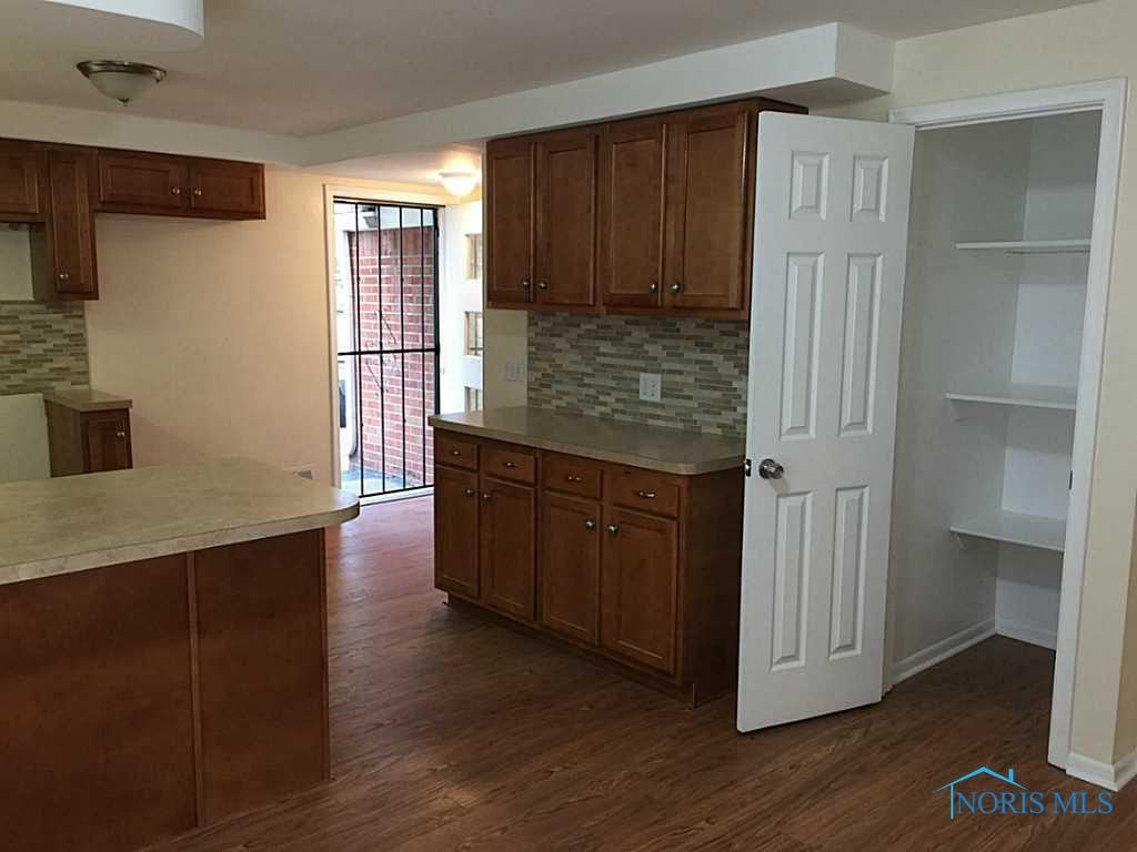 2159 Fairfax Road Toledo, OH 43613 - Photo 3 of 15 Kitchen.