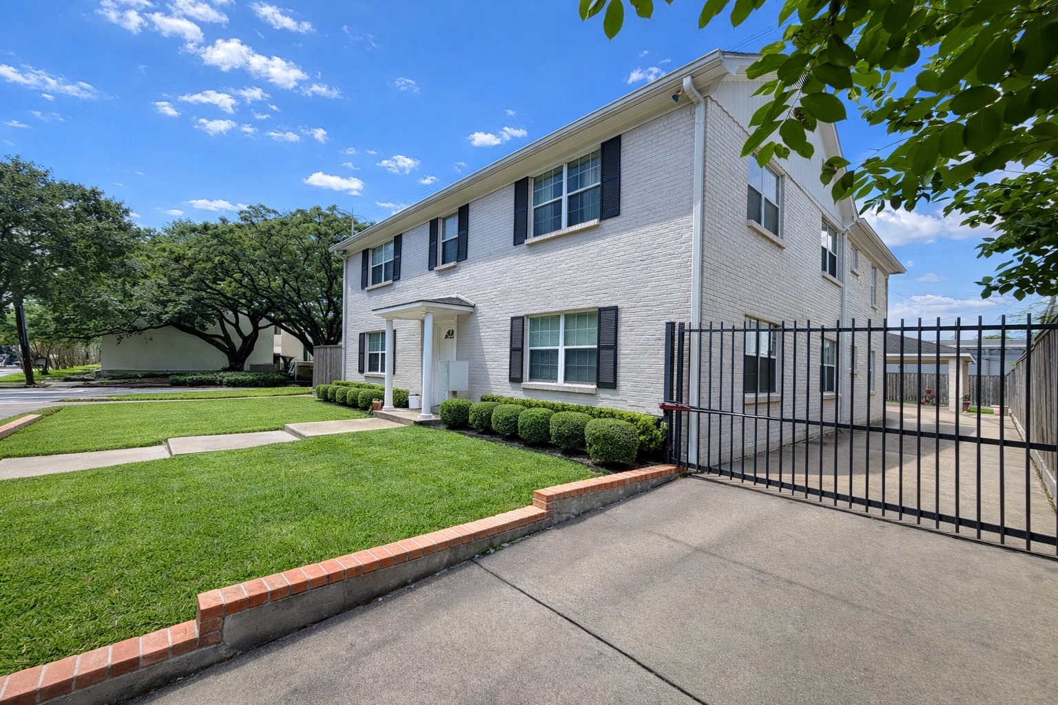 2126 Banks Street, Unit 2 Houston, TX 77098 - Photo 4 of 41 Fully fenced and secure with automatic gate