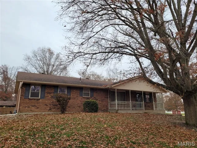 $248,900 | 2 Lake Drive, Moro, IL 62067