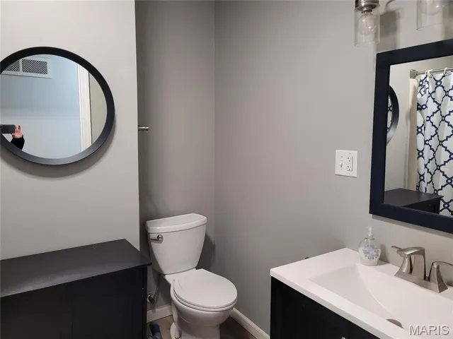 $248,900 | 2 Lake Drive, Moro, IL 62067