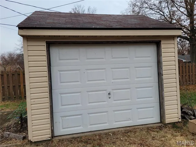 $248,900 | 2 Lake Drive, Moro, IL 62067