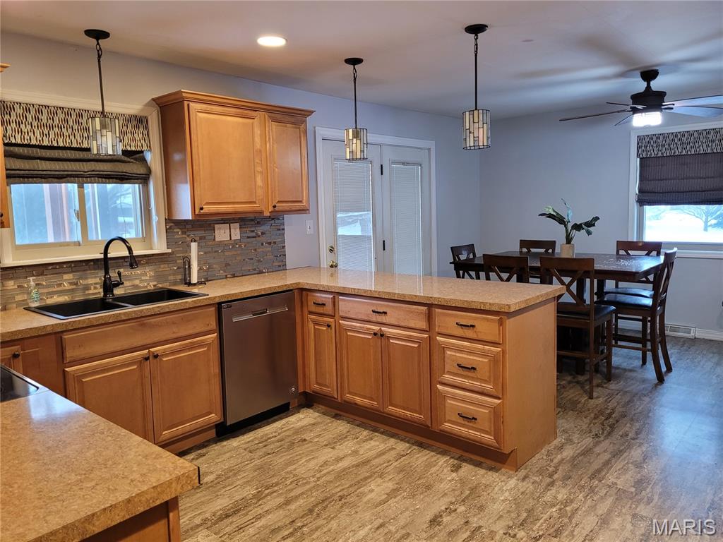 2 Lake Drive Moro, IL 62067 - Photo 4 of 18