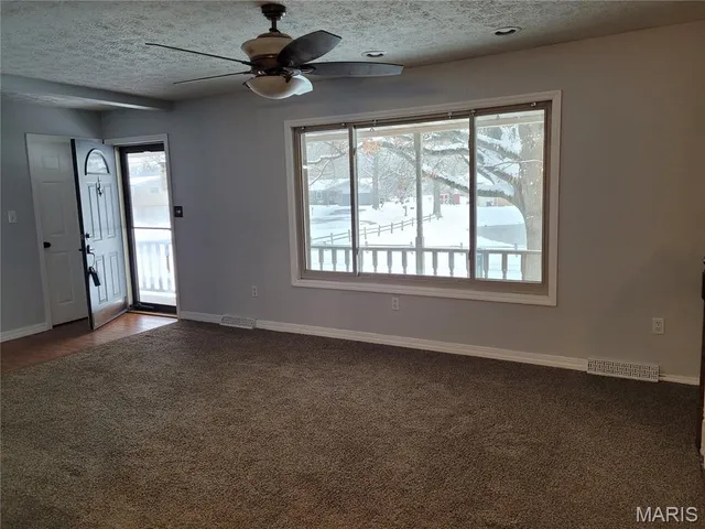 $248,900 | 2 Lake Drive, Moro, IL 62067