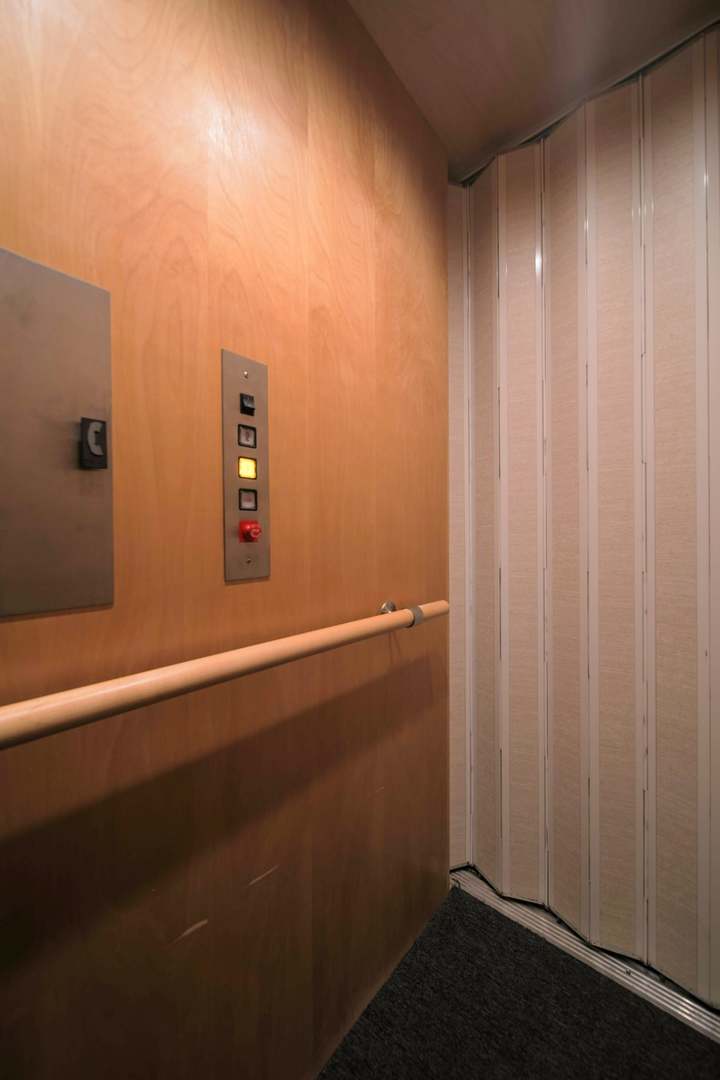 4935 Utica Ridge Road, Unit 220 Davenport, IA 52807 - Photo 23 of 29 a view of room with window