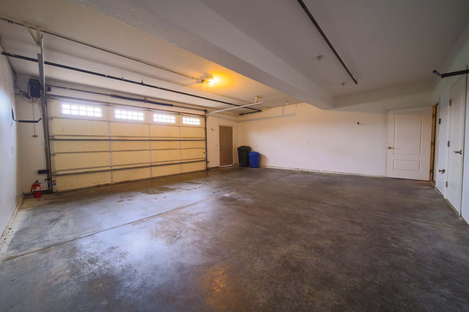 4935 Utica Ridge Road, Unit 220 Davenport, IA 52807 - Photo 28 of 29 a view of room and window