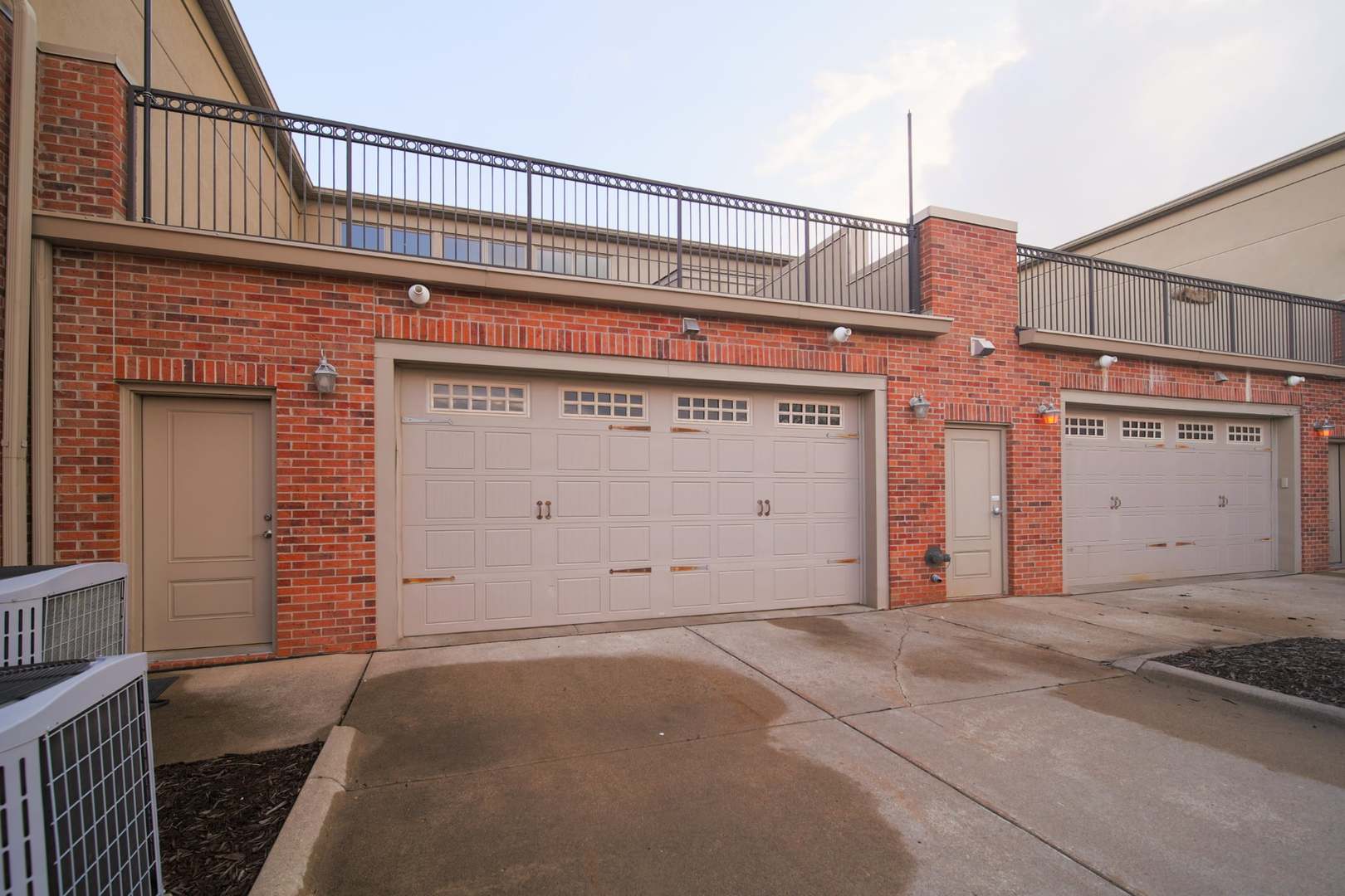 4935 Utica Ridge Road, Unit 220 Davenport, IA 52807 - Photo 4 of 29 a front view of a building