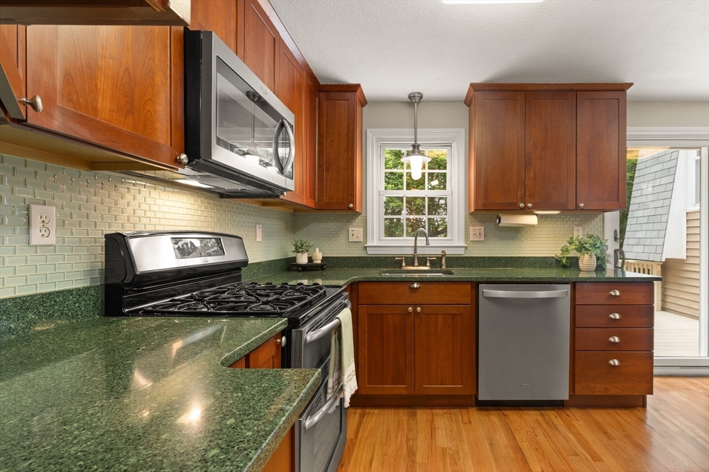 15 Sleigh Road Chelmsford, MA 01824 - Photo 8 of 39 Gallery Image 8