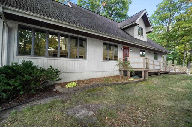 $829,900 | 4276 Echo Cove, Manitou Beach, MI 49253