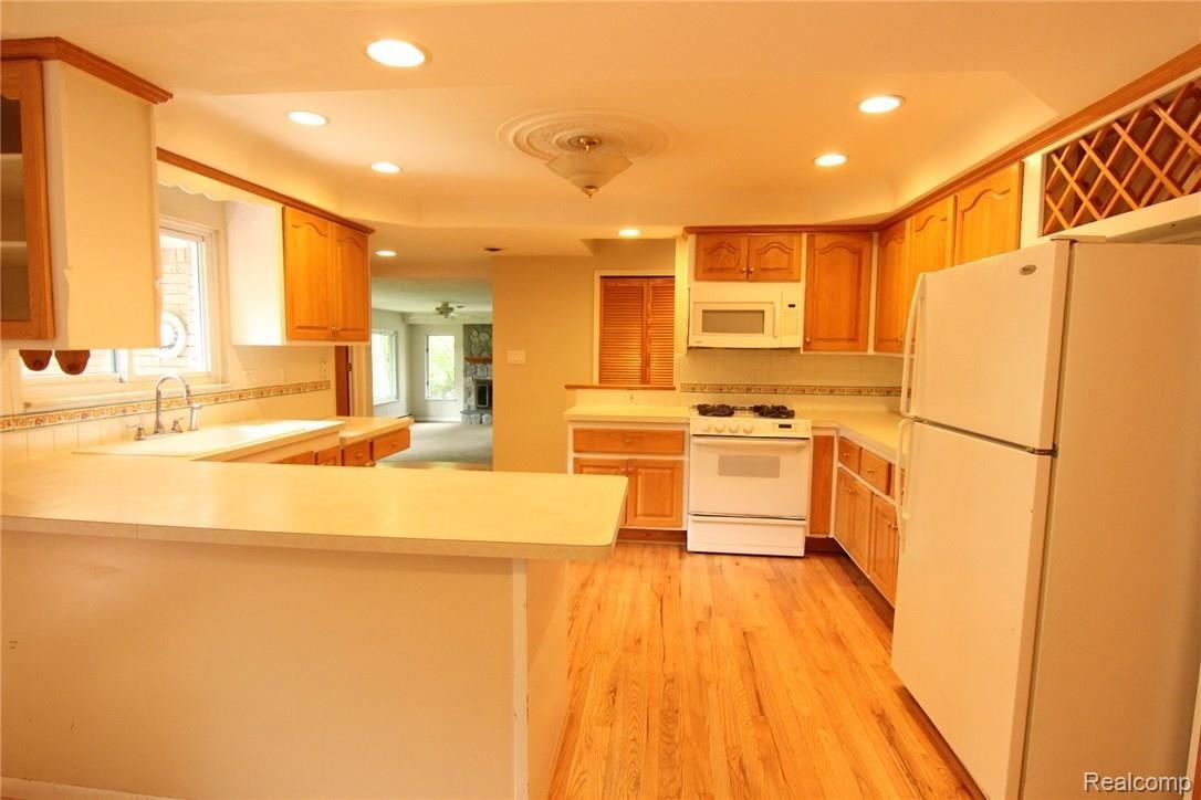 671 Wilwood Road Rochester, MI 48309 - Photo 19 of 39 Kitchen (2).JPG