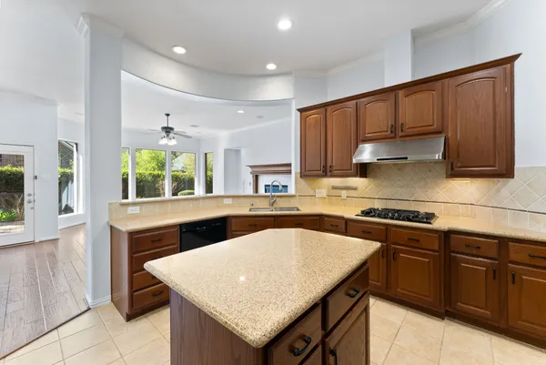 $3,250 | 31 North Warbler Bend Circle, The Woodlands, TX 77382