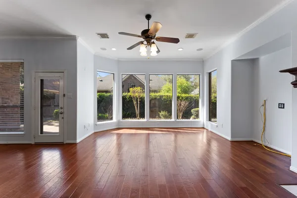 $3,250 | 31 North Warbler Bend Circle, The Woodlands, TX 77382