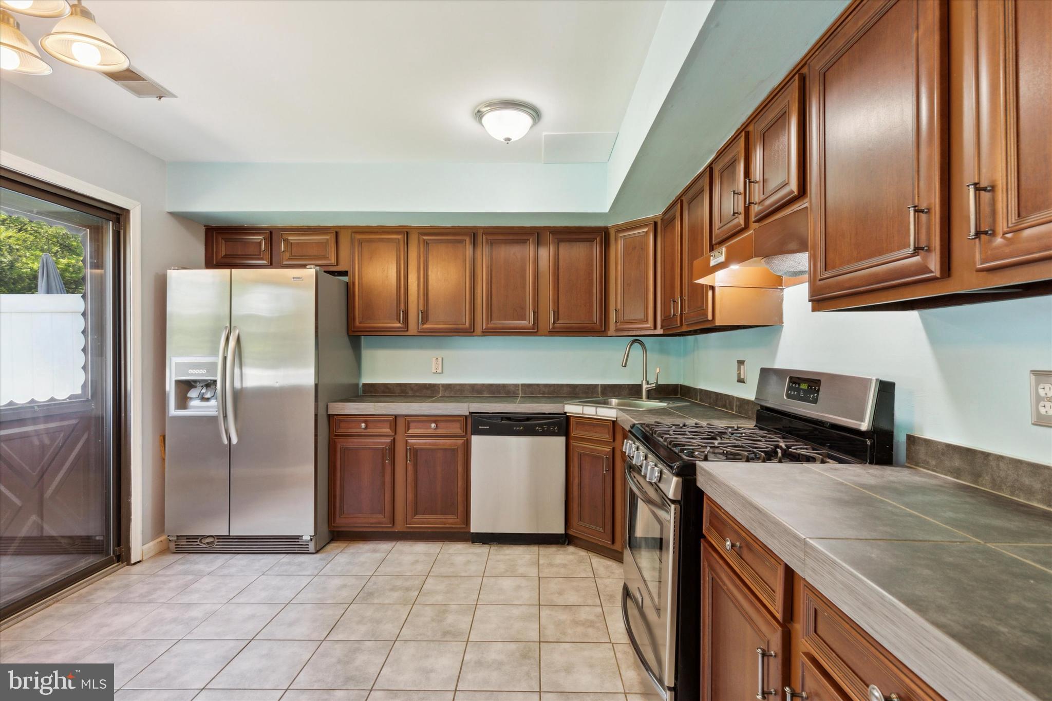 818 Roberts Road Warminster, PA 18974 - Photo 4 of 14 Kitchen