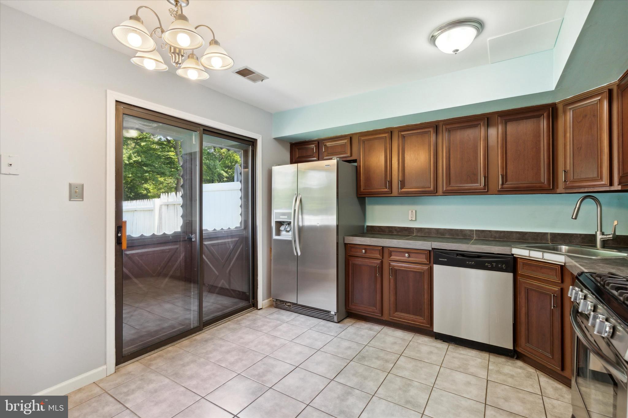 818 Roberts Road Warminster, PA 18974 - Photo 5 of 14 Kitchen