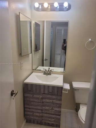 $2,100 | 785 Northwest 103rd Terrace, Unit 202, Pembroke Pines, FL 33026