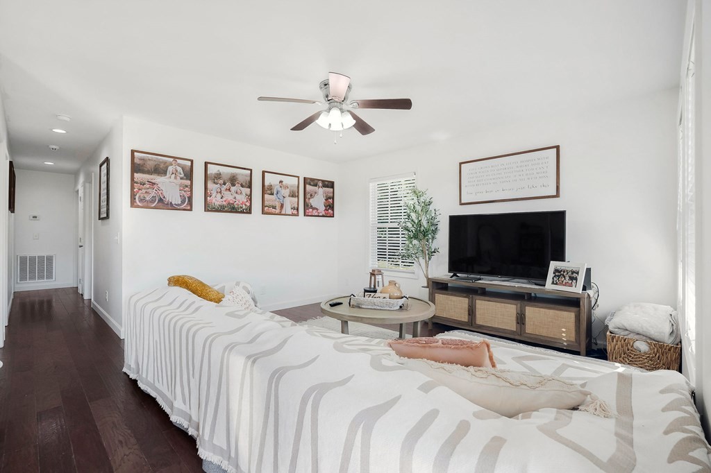 330 Flatt Street Sparta, TN 38583 - Photo 8 of 24 a bedroom with a bed and a flat screen tv