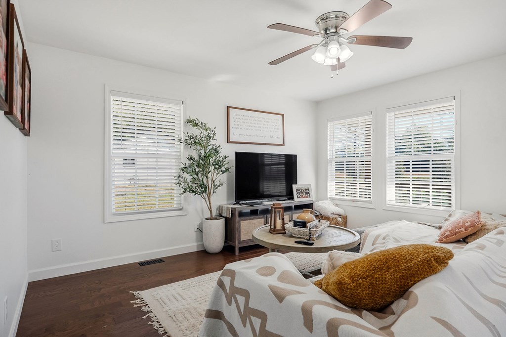 330 Flatt Street Sparta, TN 38583 - Photo 9 of 24 a bedroom with two beds and a window