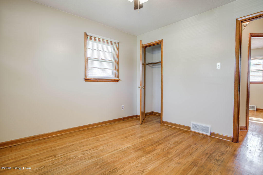8013 Bluebonnet Road Louisville, KY 40258 - Photo 16 of 24 Bedroom 3