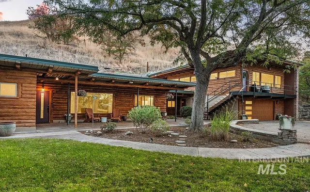 $950,000 | 4480 North Kitsap Way, Boise, ID 83703