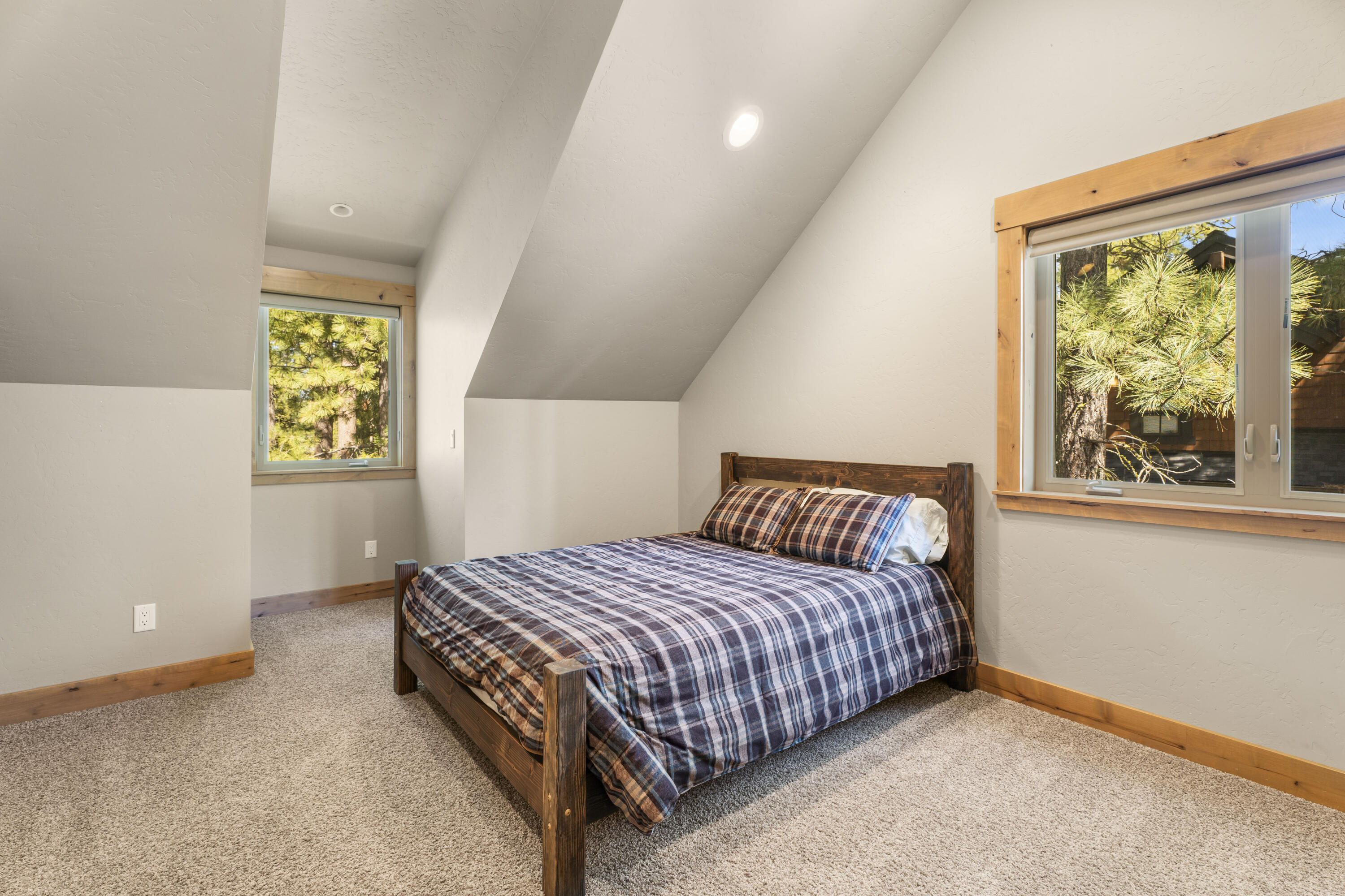 56431 Fireglass Loop, Unit 191 Bend, OR 97707 - Photo 31 of 50 Bedroom #4 - Upstairs