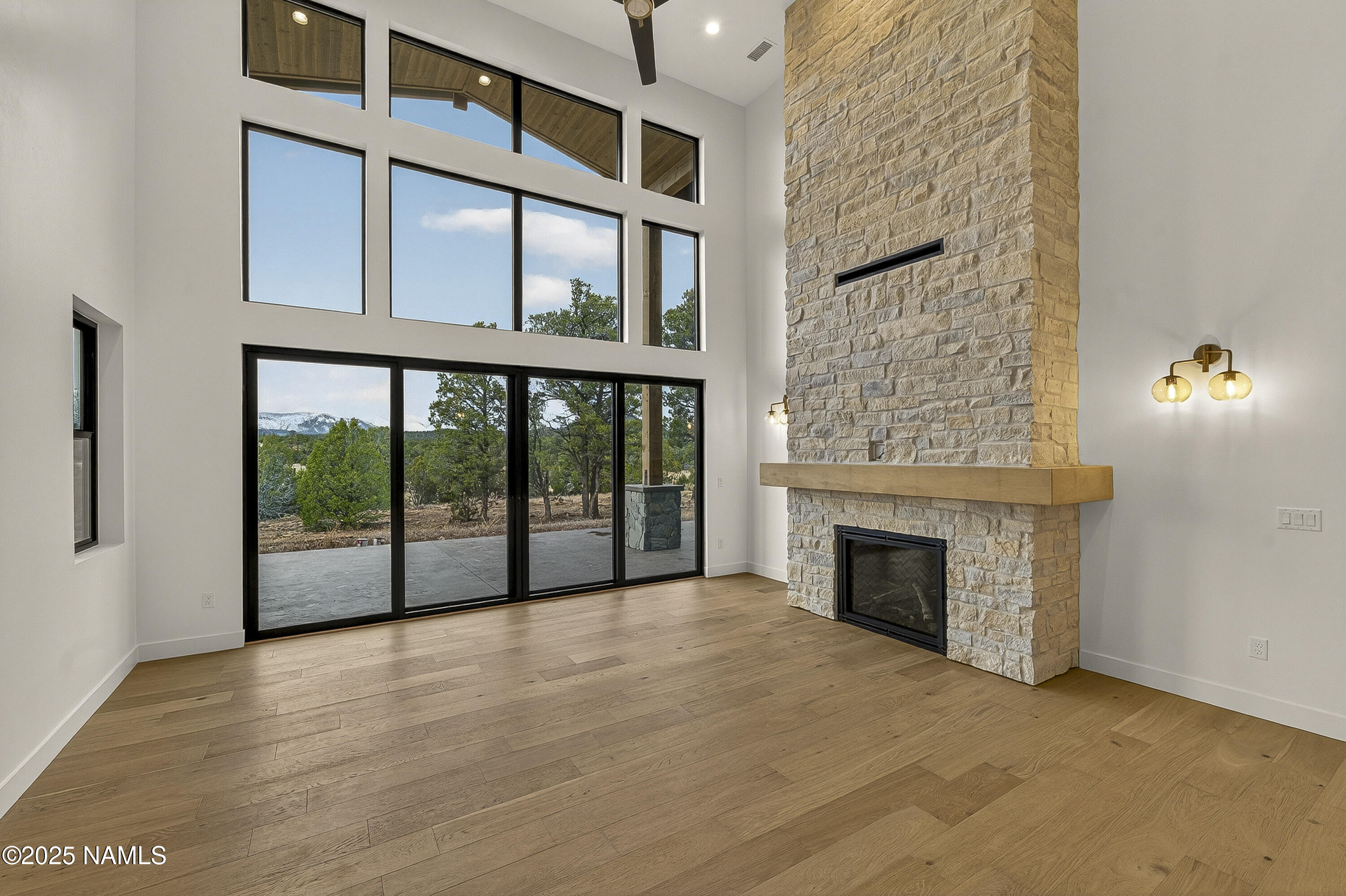 8488 Tall Tales Rnch Road Flagstaff, AZ 86004 - Photo 13 of 52 Living room 2