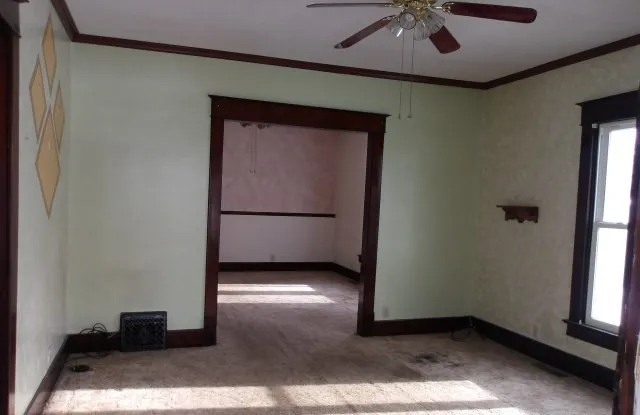 $68,000 | 306 South Oakwood Street, Oakwood, IL 61858