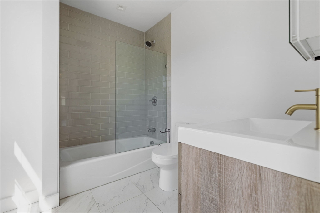 10 R Spring Garden Street, Unit 3 Boston, MA 02125 - Photo 25 of 37 Gallery Image 25