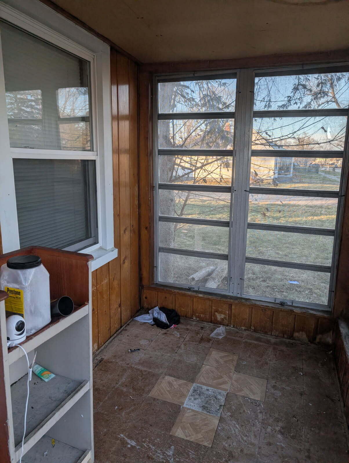 8309 Brace Street Detroit, MI 48228 - Photo 5 of 14 -8822799802893165498