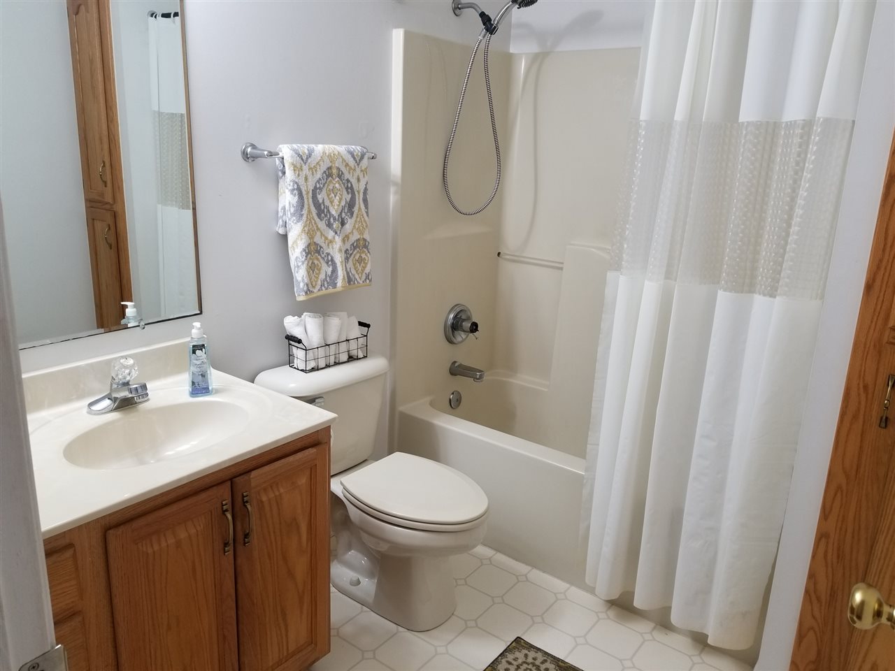 325 North River Road Bridgewater, VA 22812 - Photo 26 of 44 *oak cabinet *built-in linen closet *tub and shower combo