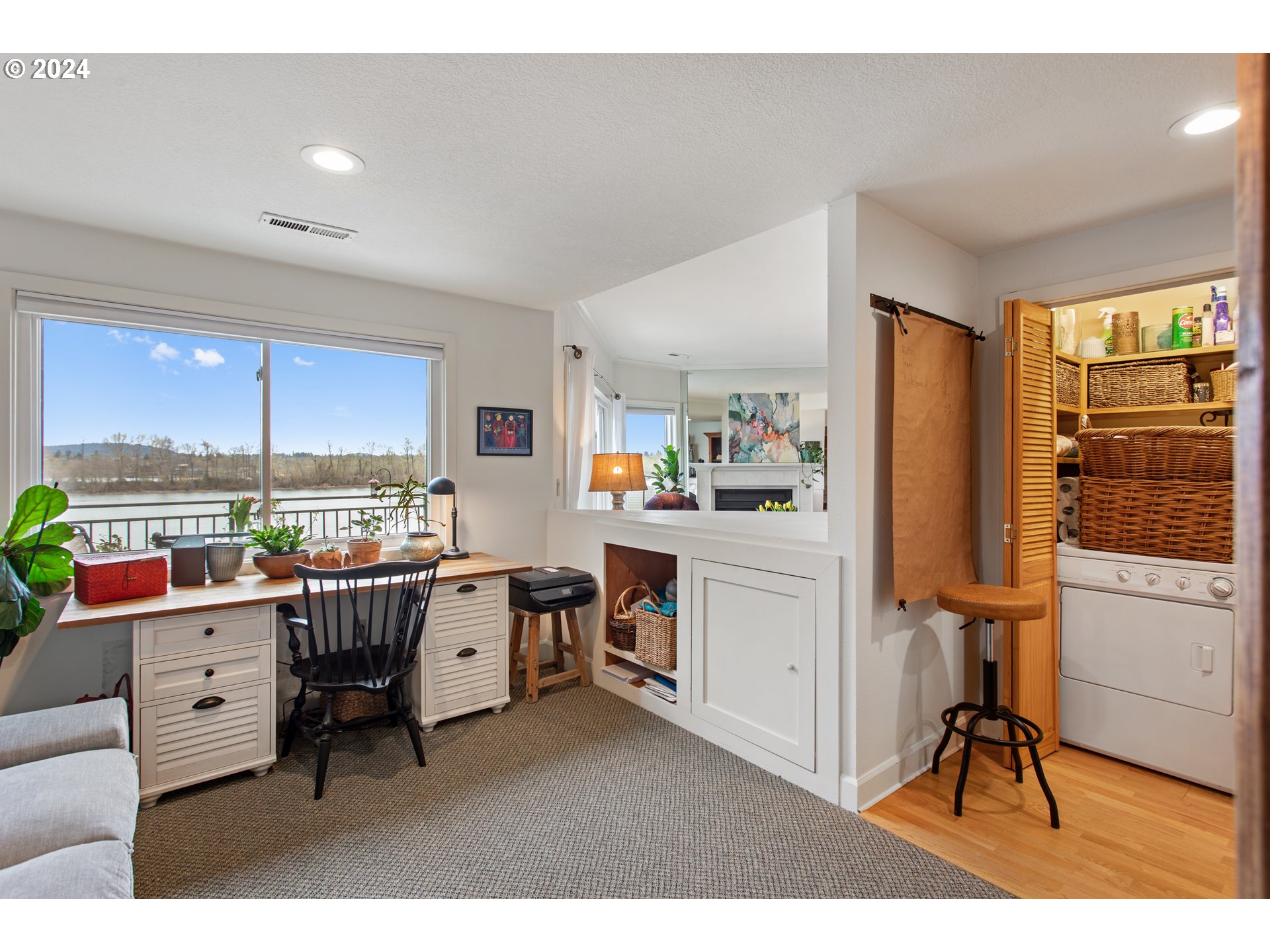 5630 South Riverside Lane, Unit 21 Portland, OR 97239 - Photo 19 of 33 Laundry