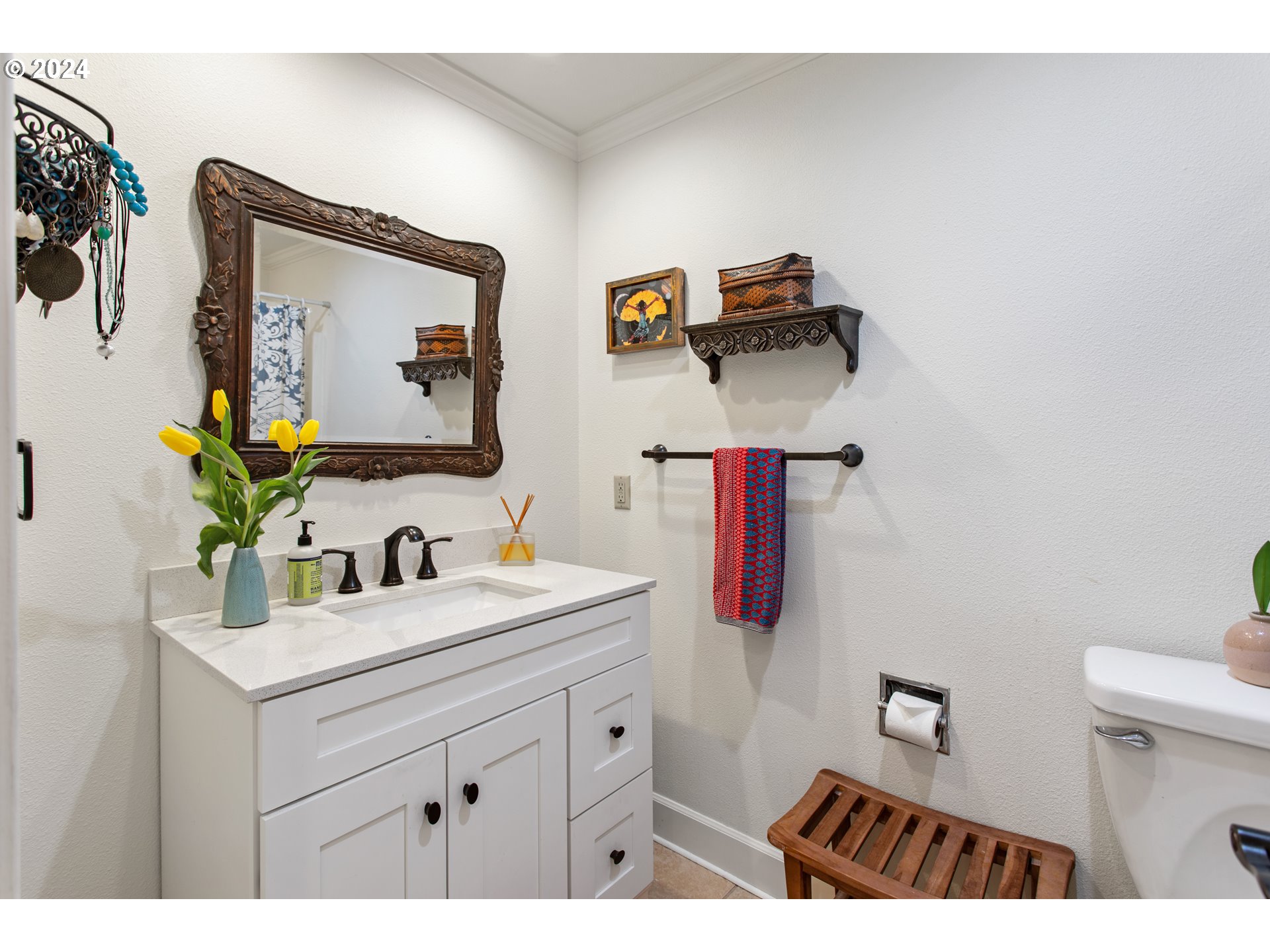 5630 South Riverside Lane, Unit 21 Portland, OR 97239 - Photo 21 of 33 Bathroom