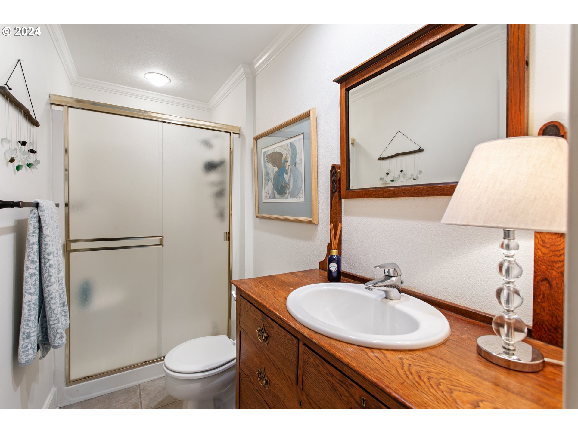 5630 South Riverside Lane, Unit 21 Portland, OR 97239 - Photo 24 of 33 Attached Bathroom #2