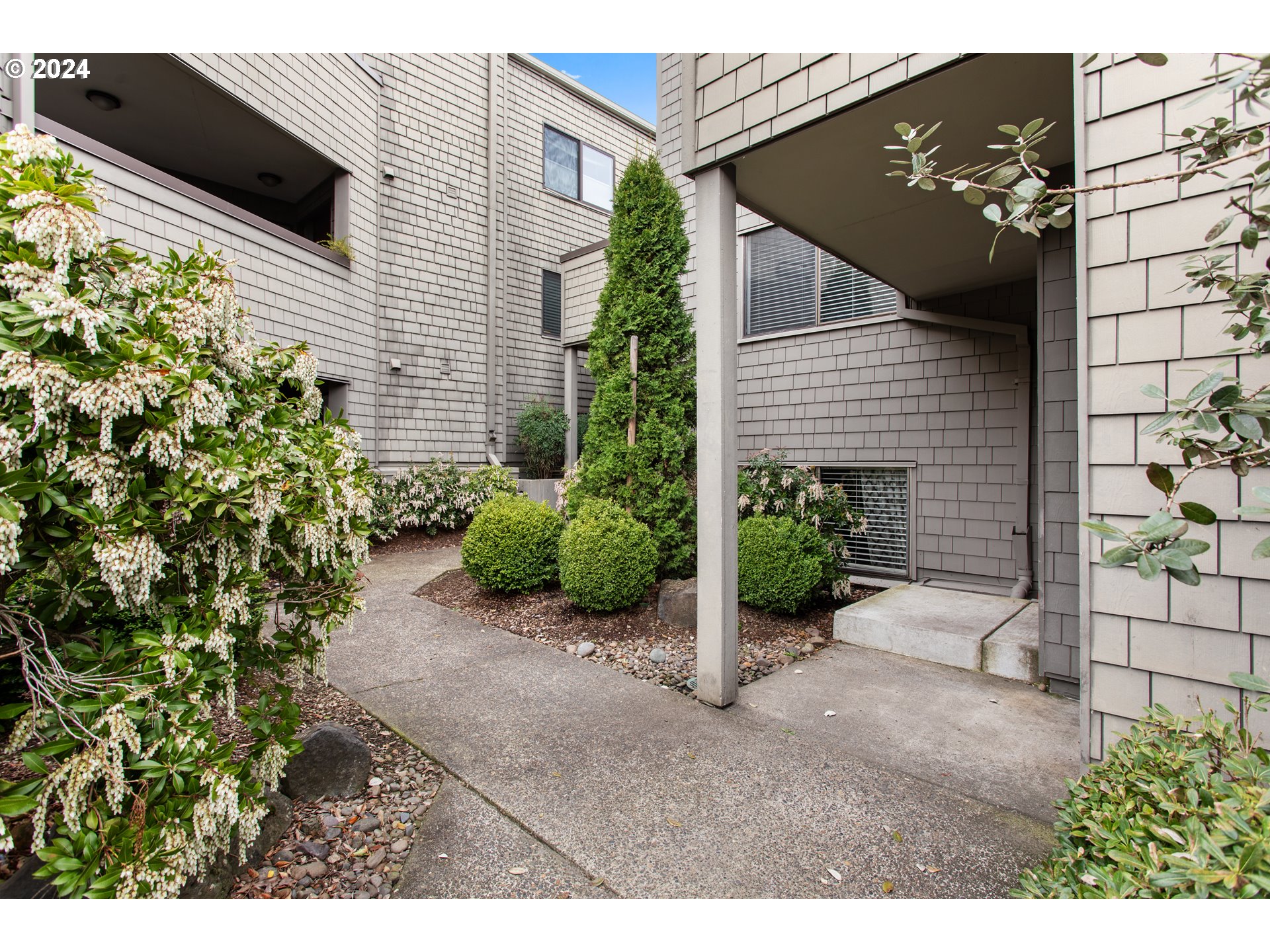 5630 South Riverside Lane, Unit 21 Portland, OR 97239 - Photo 26 of 33 Gallery Image 26