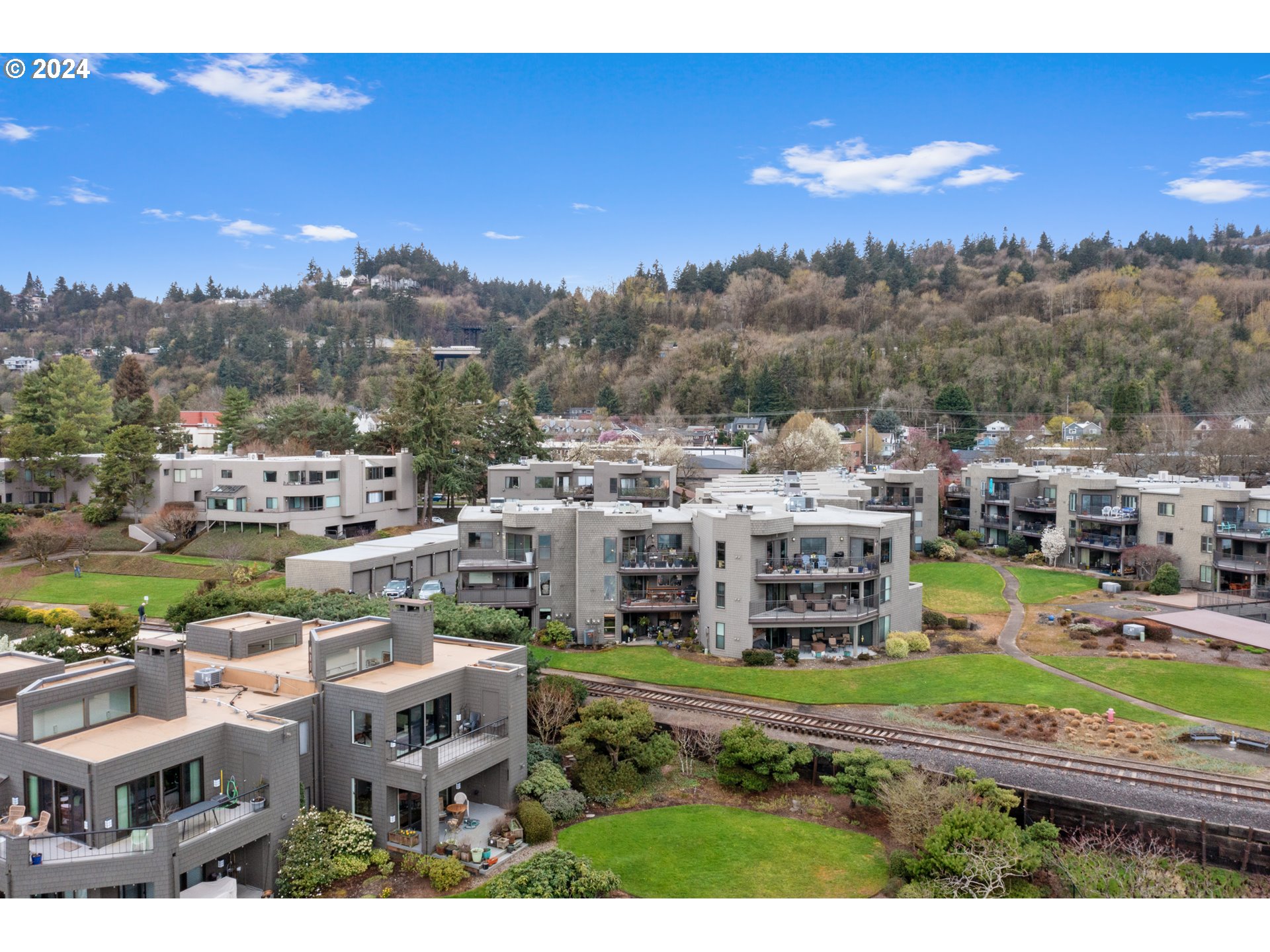 5630 South Riverside Lane, Unit 21 Portland, OR 97239 - Photo 31 of 33 Gallery Image 31