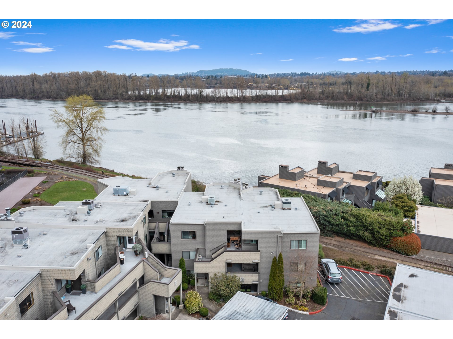 5630 South Riverside Lane, Unit 21 Portland, OR 97239 - Photo 32 of 33 Gallery Image 32