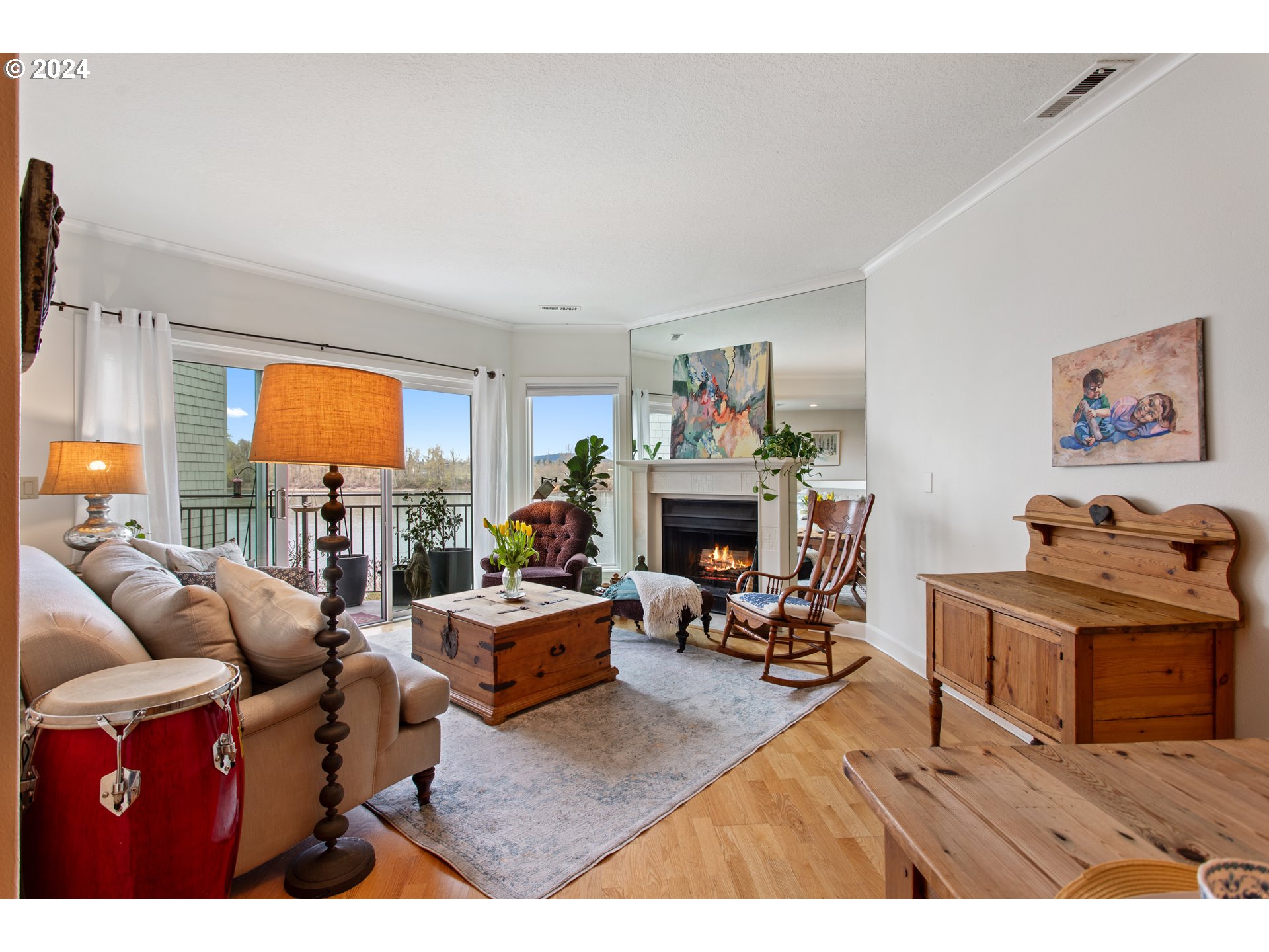 5630 South Riverside Lane, Unit 21 Portland, OR 97239 - Photo 9 of 33 Living Room