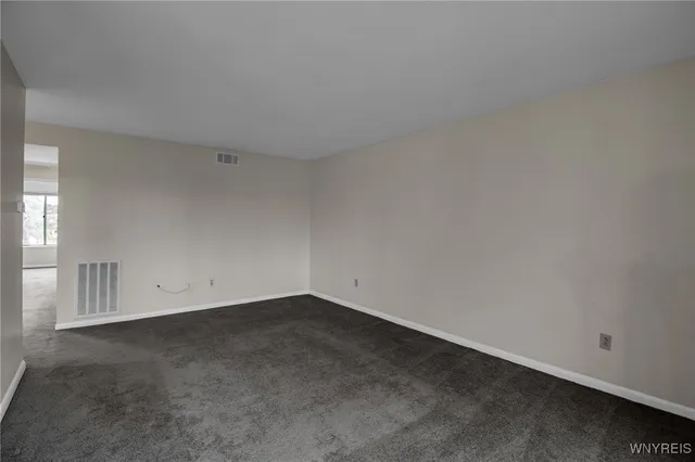 $190,000 | 45 Beehunter Court, Unit D, Amherst, NY 14051