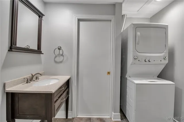 $190,000 | 45 Beehunter Court, Unit D, Amherst, NY 14051