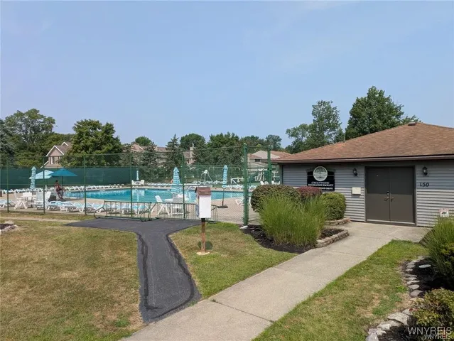 $190,000 | 45 Beehunter Court, Unit D, Amherst, NY 14051