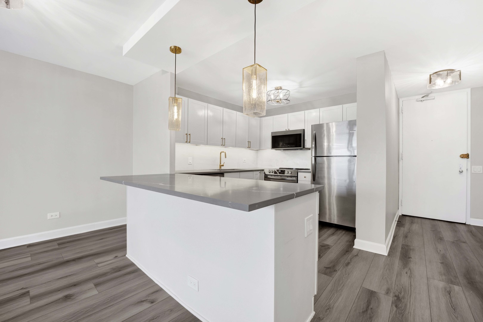 30 East Huron Street, Unit 4901 Chicago, IL 60611 - Photo 3 of 36