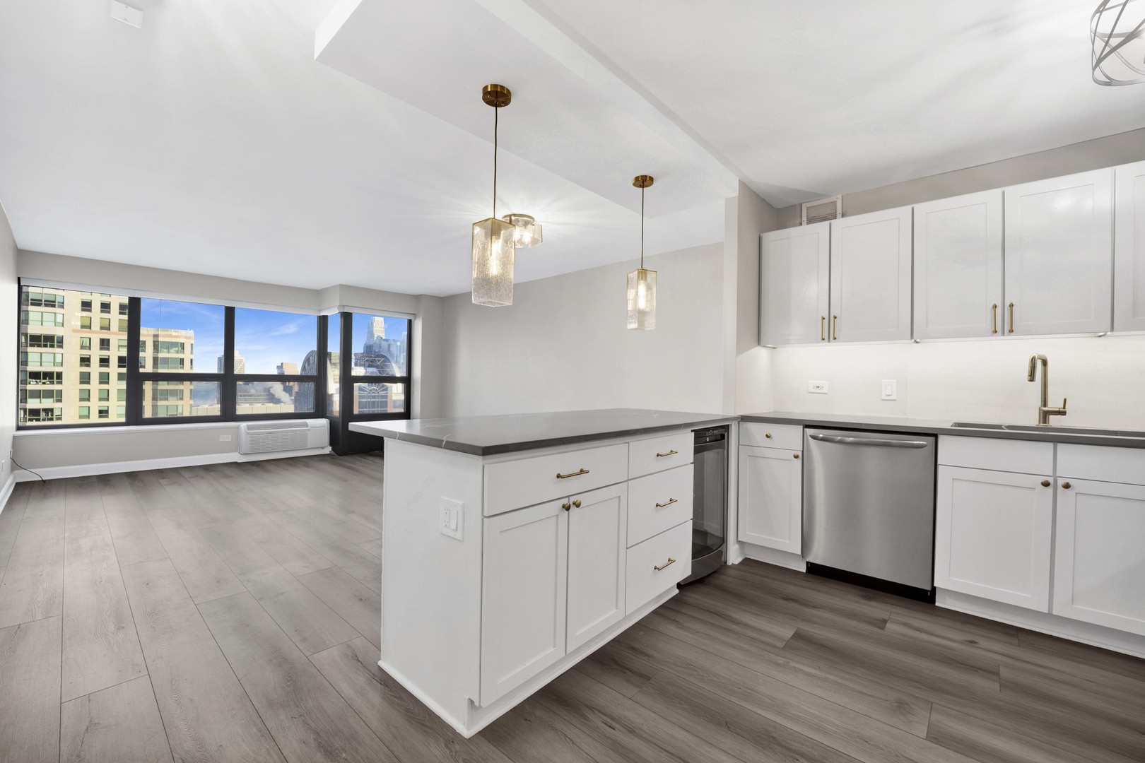 30 East Huron Street, Unit 4901 Chicago, IL 60611 - Photo 4 of 36