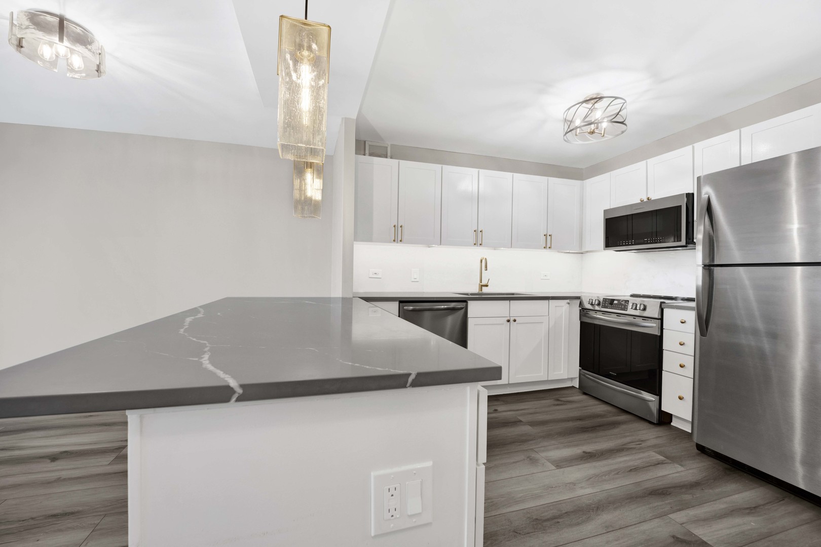 30 East Huron Street, Unit 4901 Chicago, IL 60611 - Photo 6 of 36