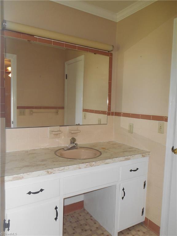 504 Eldora Road Ararat, NC 27007 - Photo 8 of 20 Gallery Image 8